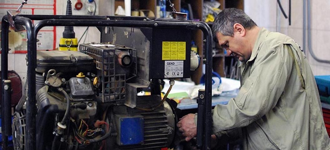 Обслуживание элетрогенератора Обслуживание элетрогенератора